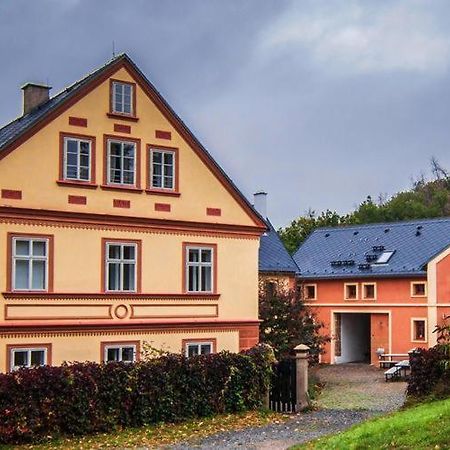 Hotel Penzion Pod Kalvarii à Úštěk Extérieur photo