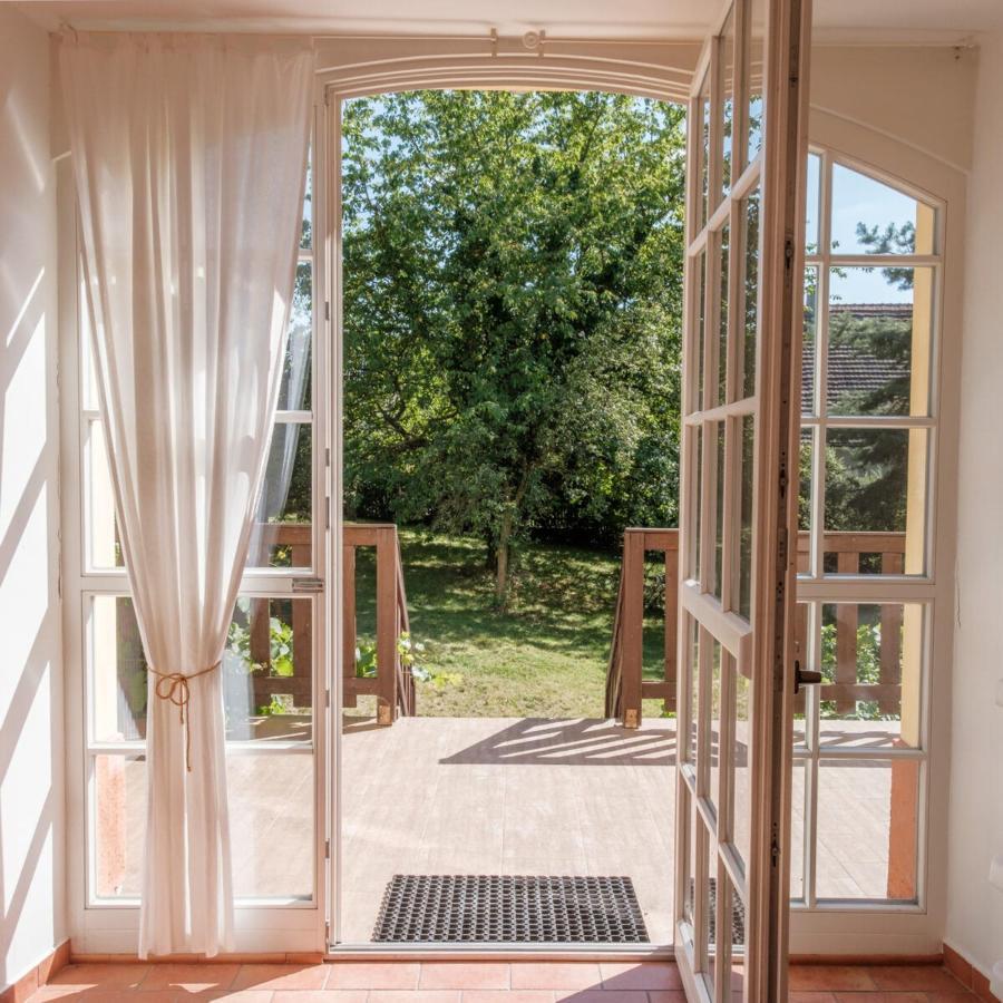 Hotel Penzion Pod Kalvarii à Úštěk Extérieur photo