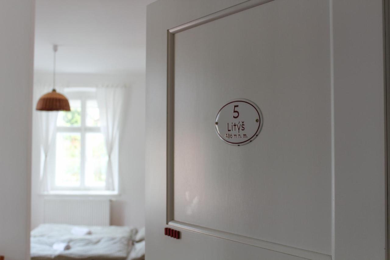 Hotel Penzion Pod Kalvarii à Úštěk Extérieur photo